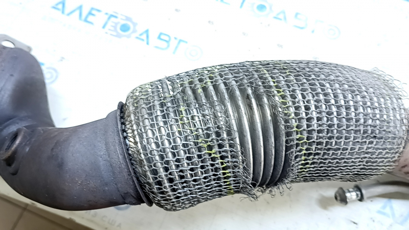 Audi A3 8V 15-20 2.0T exhaust pipe with catalytic converter under the muffler on both sides, the mesh on the corrugation is torn