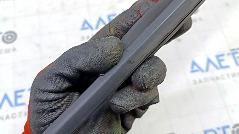 Door-glass molding, central rear right, Toyota Prius 30 10-15 matte, scratched