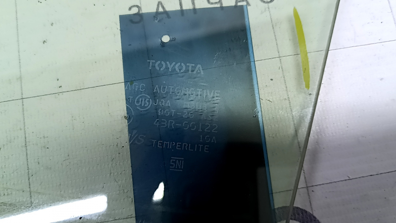 Toyota Prius 30 rear right door glass, 10-15 scratches