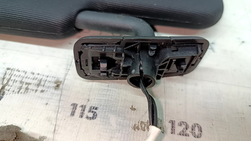 Left sun visor for VW Tiguan 18-24, black, no hook, crack in mount, needs cleaning