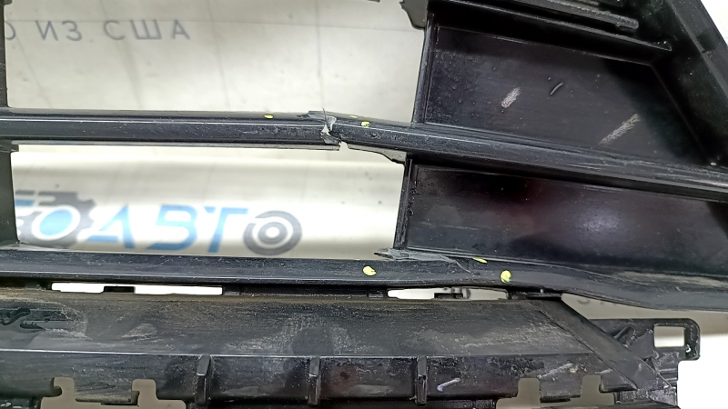 The lower grille of the front bumper, central, VW Tiguan 18-21, under parking sensors, R-Line, is cracked, chipped, and sanded.