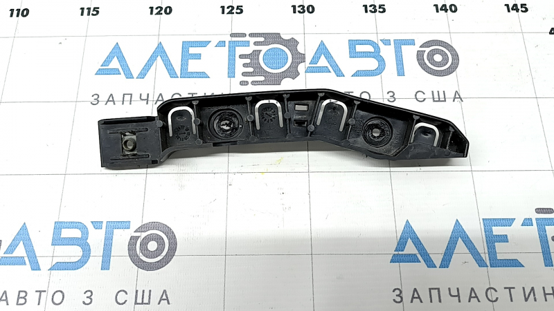 The front bumper mount, right fender, Jeep Cherokee KL 19-23, is broken.