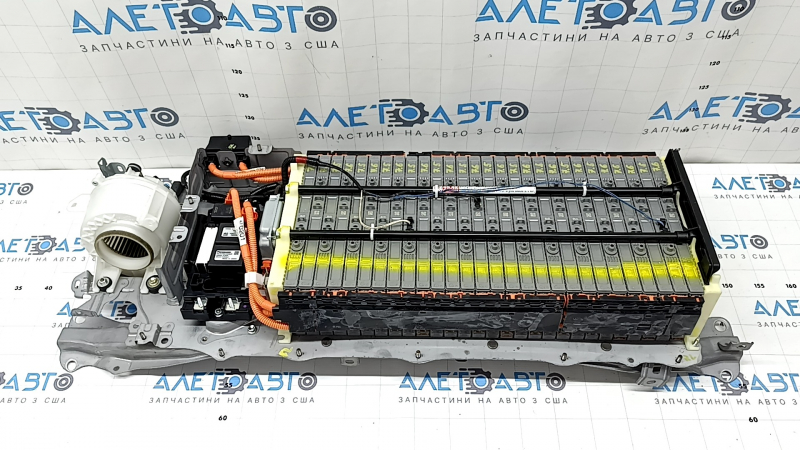 Toyota Prius V 12-17 123kV battery, 4.0-4.5Ah, 09/01/2015, with fan, housing corrosion