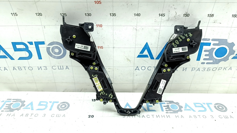 The steering wheel controls on a Hyundai Santa FE Sport 2017-2018 restyling have worn trim and broken fasteners.
