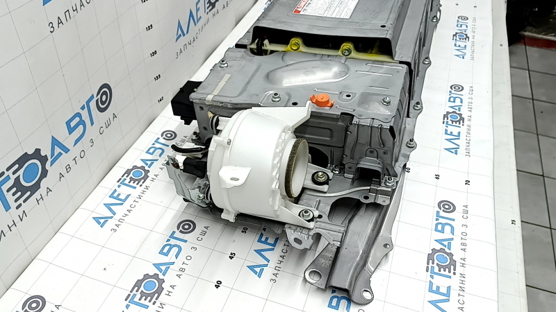 Toyota Prius V 12-17 123kV battery, 4.0-4.5Ah, 09/01/2015, with fan, housing corrosion