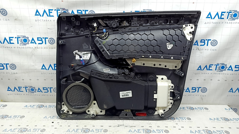 Black front left door panel for a VW Tiguan 18-20, with a buzzer, leather armrest, gray leather insert, with a handle, scratches