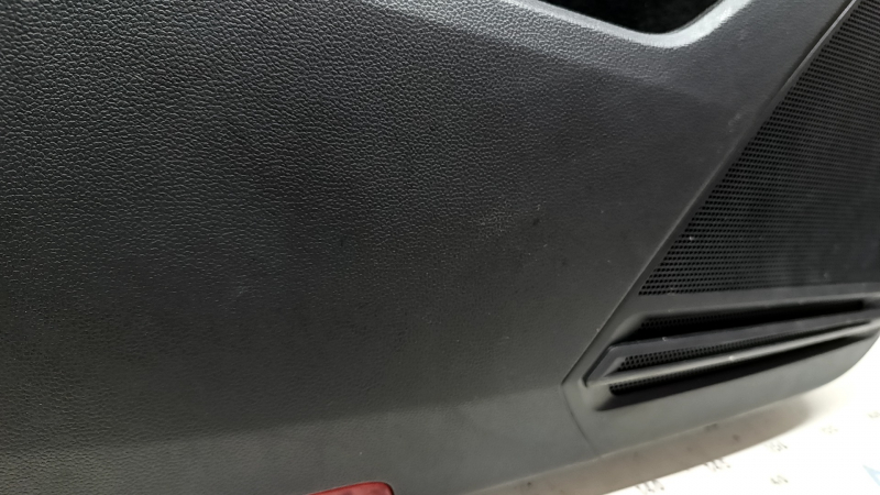 Black rear left door panel for VW Tiguan 18-20, leather armrest, gray leather insert, with handle, scratches