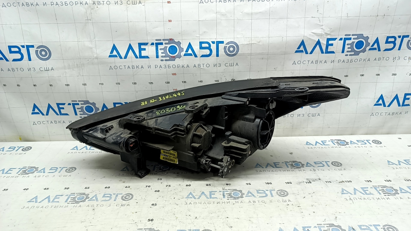 Right front headlight for Hyundai Santa FE Sport 2017-2018 restyling, USA, halogen, peeling paint, cobwebby