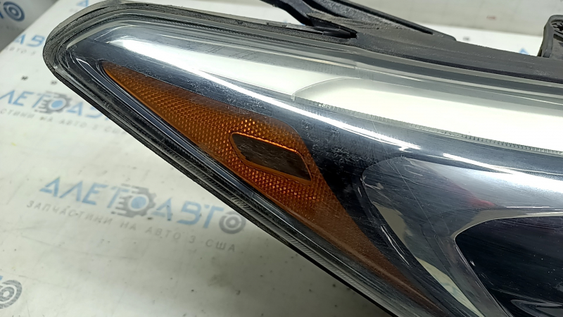 Right front headlight for Hyundai Santa FE Sport 2017-2018 restyling, USA, halogen, peeling paint, cobwebby