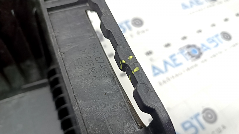 Left battery tray for Jeep Grand Cherokee WL 21-25 3.6, 5.7, cracks