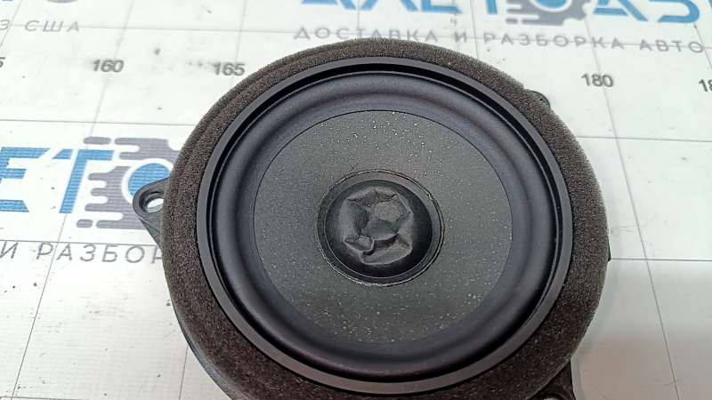 The front right door speaker of the BMW X5 G05 19-24 HiFi is dented.
