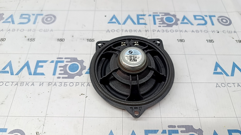 The front right door speaker of the BMW X5 G05 19-24 HiFi is dented.