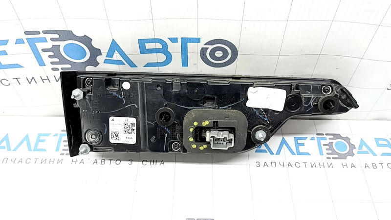Right inner tailgate light for Jeep Grand Cherokee WL 21-25 LED, long, scratches, broken mount, debris inside
