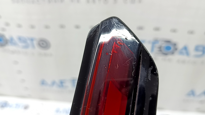 Right inner tailgate light for Jeep Grand Cherokee WL 21-25 LED, long, scratches, broken mount, debris inside