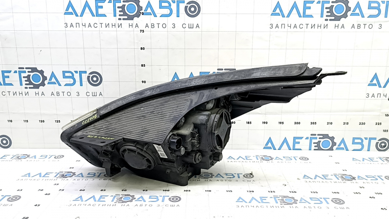 Kia Niro 17-19 HEV, PHEV right front headlight with bracket, halogen, LED DRL, polishable, scratches, spider web on the glass