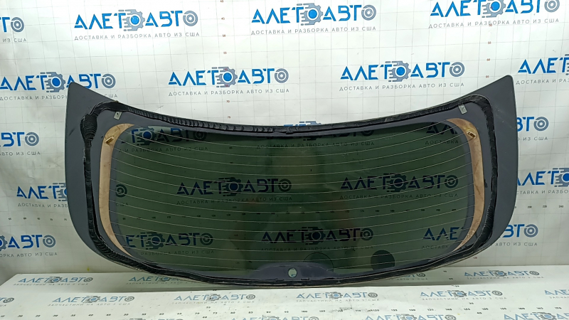Rear glass for the trunk door of a Hyundai Santa FE Sport 17-18 rest.