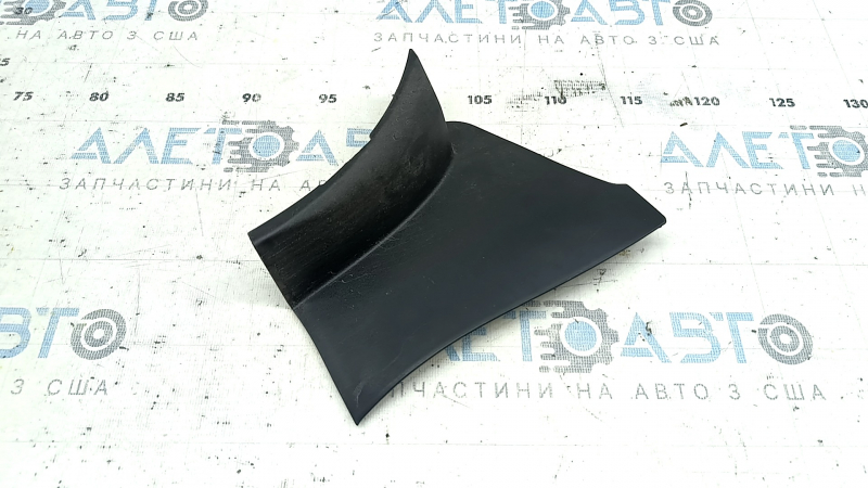 The rear right outer wing light cover for a Toyota Prius 50 16-18 has a broken mount.