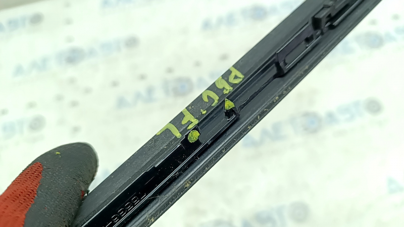 Left windshield molding for Toyota Prius 50 16-22, broken fasteners