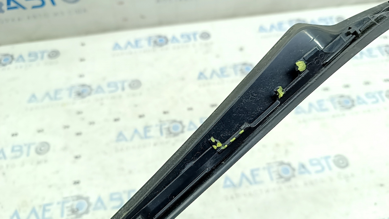 Left windshield molding for Toyota Prius 50 16-22, broken fasteners