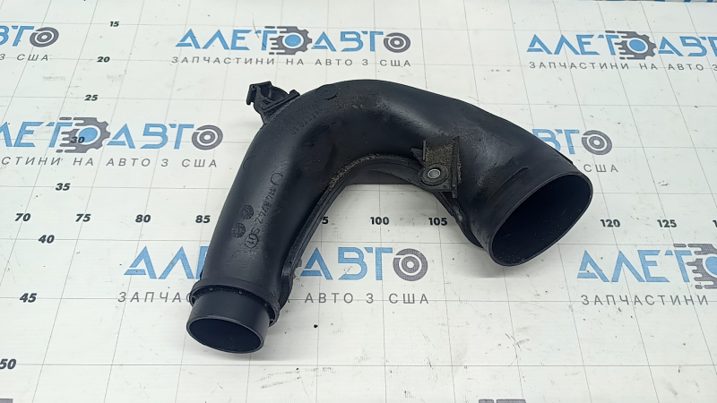 The air duct for the BMW X5 F15 14-18 N55 intake is broken.