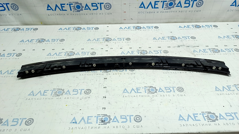 Toyota Venza 21-24 brake light chipped at corner