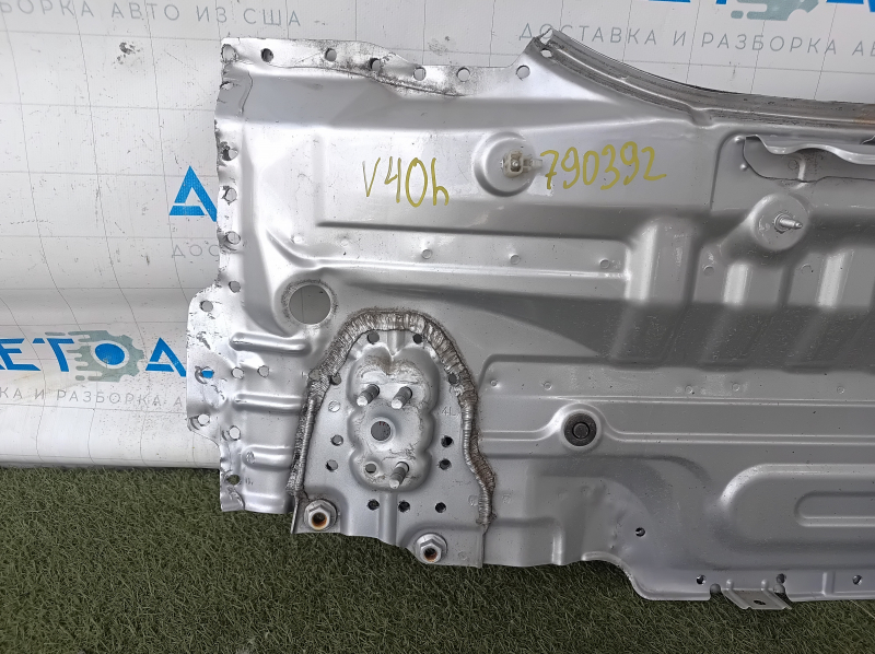 The rear panel of the Toyota Camry v40 is drilled, silver, rusty