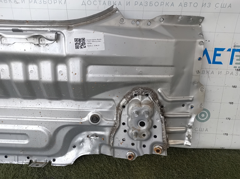 The rear panel of the Toyota Camry v40 is drilled, silver, rusty