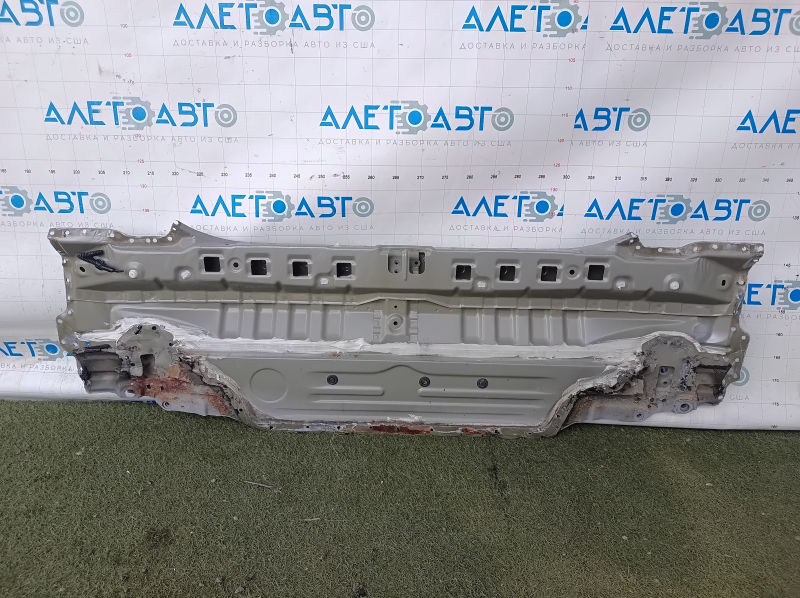 The rear panel of the Toyota Camry v40 is drilled, silver, rusty