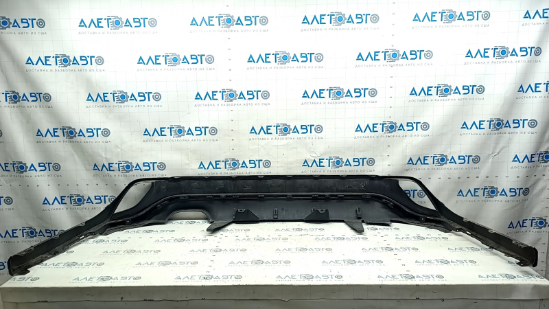 Toyota Highlander 20-25 rear bumper lip, XSE, scratches