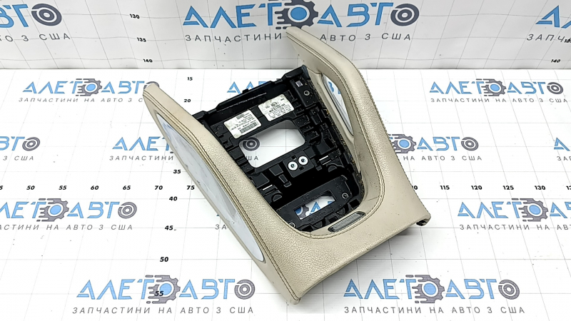 Upper center console trim for Mercedes W167 GLE 350 450 20-23, beige leather with chrome, backlit, worn, needs cleaning, scratches