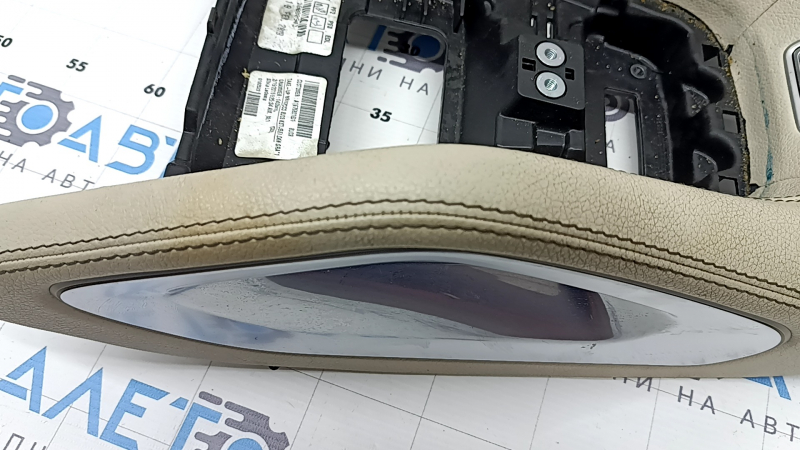 Upper center console trim for Mercedes W167 GLE 350 450 20-23, beige leather with chrome, backlit, worn, needs cleaning, scratches