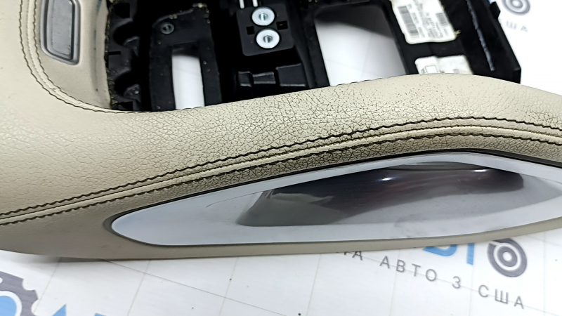 Upper center console trim for Mercedes W167 GLE 350 450 20-23, beige leather with chrome, backlit, worn, needs cleaning, scratches