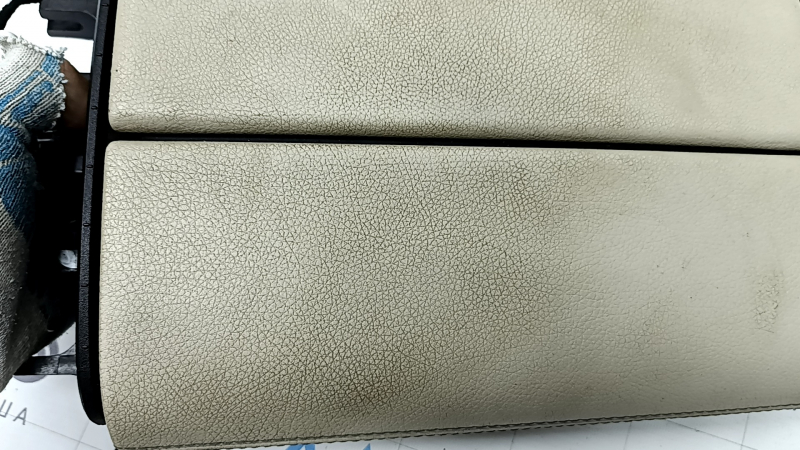 Armrest Mercedes W167 GLE 350 450 20-24 beige leather, dry cleanable, one fastener is missing