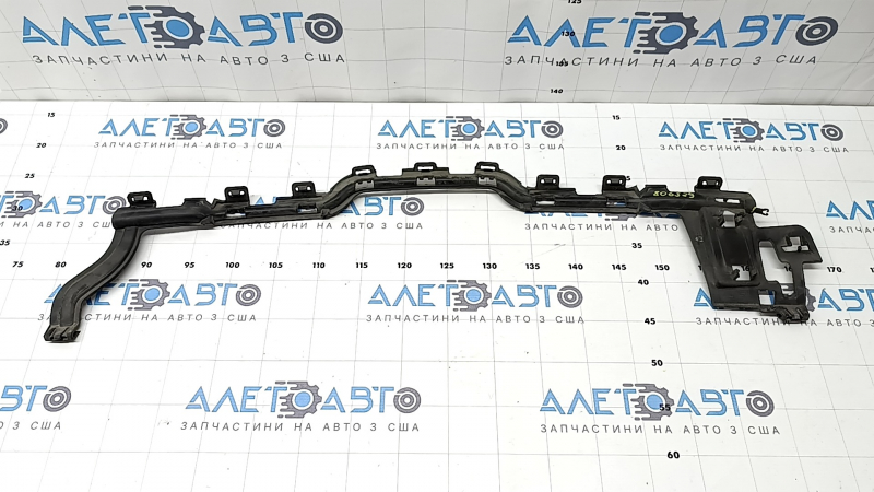 The bracket for the upper foot-operated trunk opening sensor for Mercedes W167 GLE 350 450 20-23 has a broken mount.