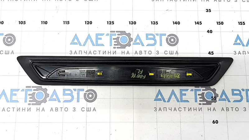 Front left outer door sill trim for BMW 3 Series F30 12-18, black with chrome, scratches, dents, corrosion, crack in mounting