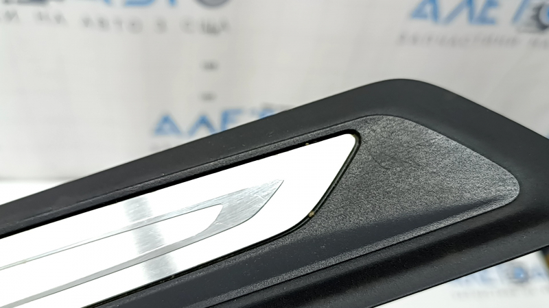 Front left outer door sill trim for BMW 3 Series F30 12-18, black with chrome, scratches, dents, corrosion, crack in mounting
