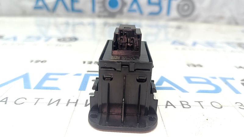 Rear left window lift control for Nissan Ariya 23-25 with glossy black trim
