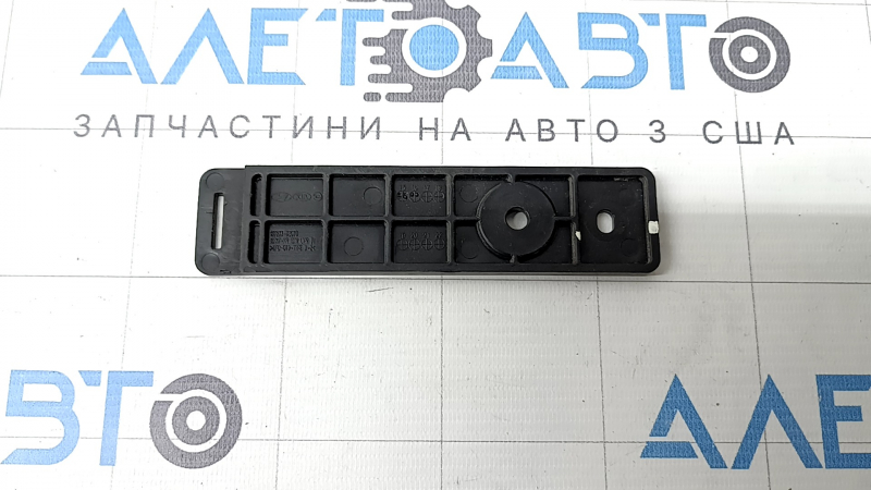 Upper left rear bumper mount on the Kia Sportage 17-19