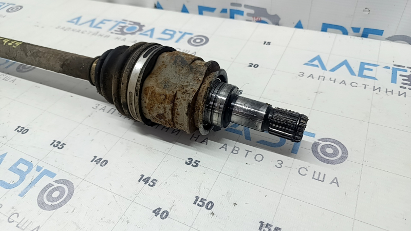 The rear left half shaft of a Lexus NX200t NX300 15-21 AWD is rusty.