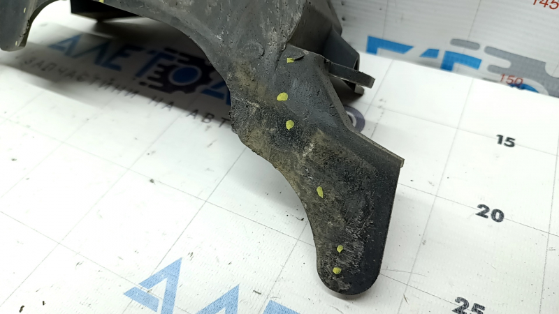 The rear left control arm cover under the spring of the Lexus NX200t NX300 NX300h 15-21 is worn out.