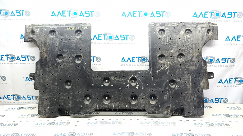 The rear underbody protection of the Nissan Ariya 23-25 AWD is scuffed.