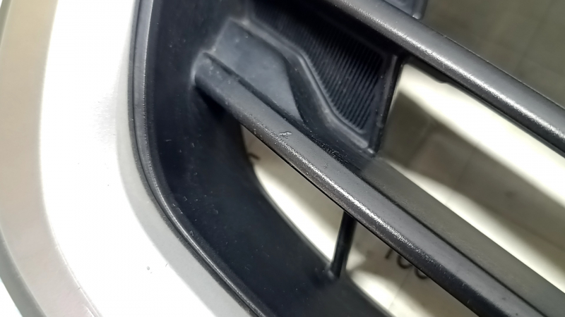 Subaru Forester 19-21 SK radiator grill bottom, with camera plug, sand, scratches