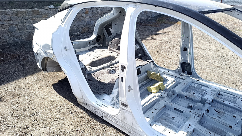 The central right body pillar of the Nissan Ariya 23-25 on the body