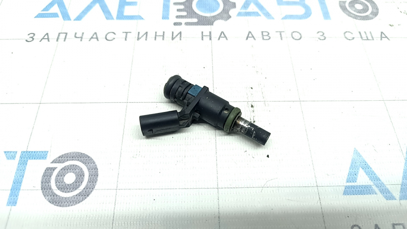 Low-pressure fuel injector for Audi A6 C7 16-18 3.0T