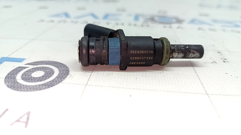 Low-pressure fuel injector for Audi A6 C7 16-18 3.0T