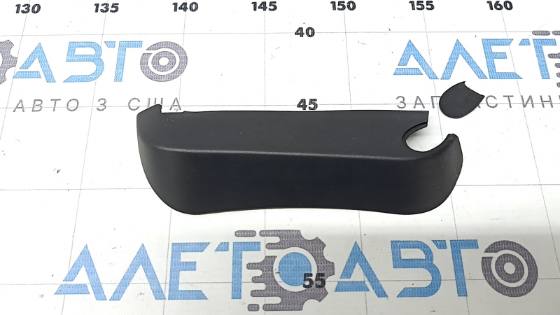 The left inner headlight plug for an Audi A6 C7 16-18 restyling has come loose.