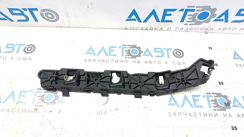The right rear bumper mount for a Hyundai Ioniq 5 22-24 is broken.