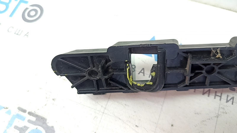 The right rear bumper mount for a Hyundai Ioniq 5 22-24 is broken.