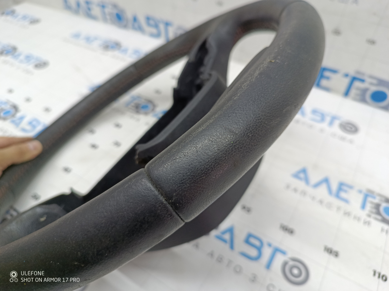 Ford Ecosport 18-20 black leather steering wheel, no buttons, scratches, needs cleaning, swollen lining