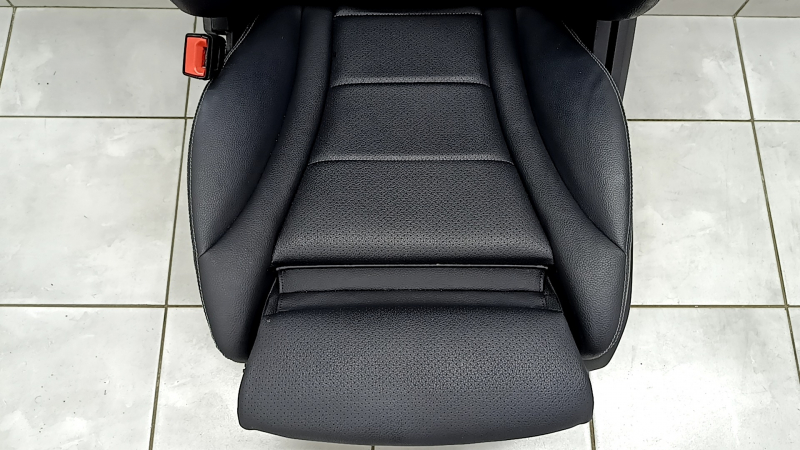 Mercedes GLC 16-22 driver's seat with airbag, electric, heated, memory, black leather, gray stitching, scratches on the lining